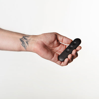 Je Joue Vesta Vibrating Butt Plug Black